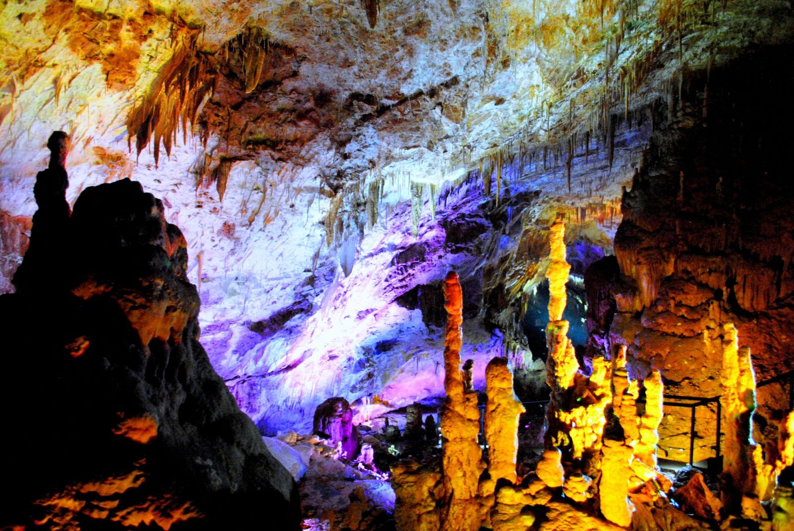 День 5: Кутаиси - Монастырь Гелати - Пещера Прометея